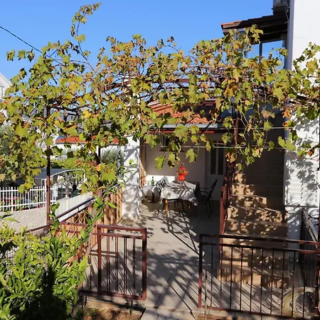 Appartement With Parking Space Slatine, Ciovo - 2030 *